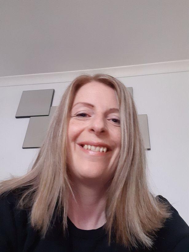 英国_社会|英国女子意外在土豆上发现耶稣图像，面目清晰可见，如同神迹