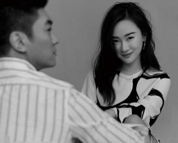 霍思燕|霍思燕带嗯哼游泳身材略显臃肿，杜江紧牵小女孩，夫妻再被疑有二胎