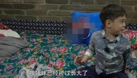 霍思燕|霍思燕带嗯哼游泳身材略显臃肿，杜江紧牵小女孩，夫妻再被疑有二胎