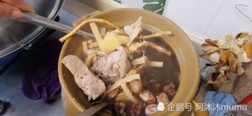 五指毛桃牛大力骨頭湯,滋陰祛溼,改善夏日睏倦