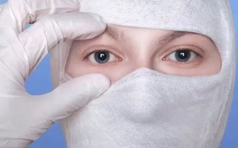 患有角膜炎都有哪些症状？