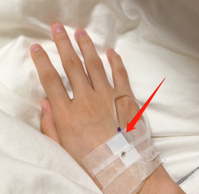 艾比抑郁症状愈加严重,深夜独自去医院打针治疗,坦言想要恋爱了