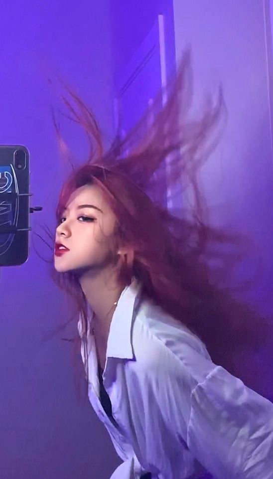 凭借甩头火了的刀小刀到底是什么来路?|抖音