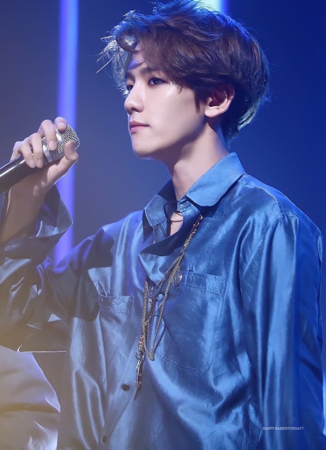 边伯贤蓝丝绸名场面