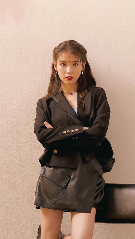 27岁iu李知恩晒应援车照毛巾搭肩打工造型也很仙女防晒做足又奶又萌