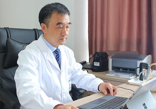 王槐志教授.薛传真摄