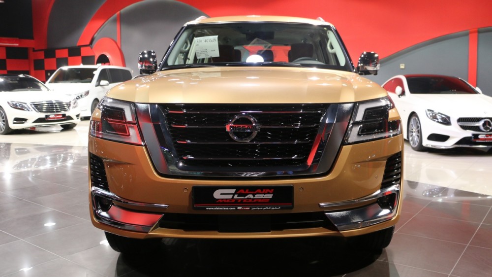 沙漠金日产途乐实拍5米1的大块头配8座气质拿捏到位