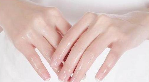 手是女人的第二张脸定要注意保养想要白皙滑嫩的小手就学这些办法