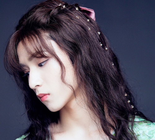 以为刘耀文仅是个小帅哥当看到他换上女装的样子说不心动是假的