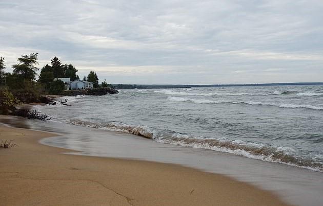 苏必利尔湖|8岁妹妹被激流卷走，哥哥奋不顾身去救她也被冲走，二人双双丧命