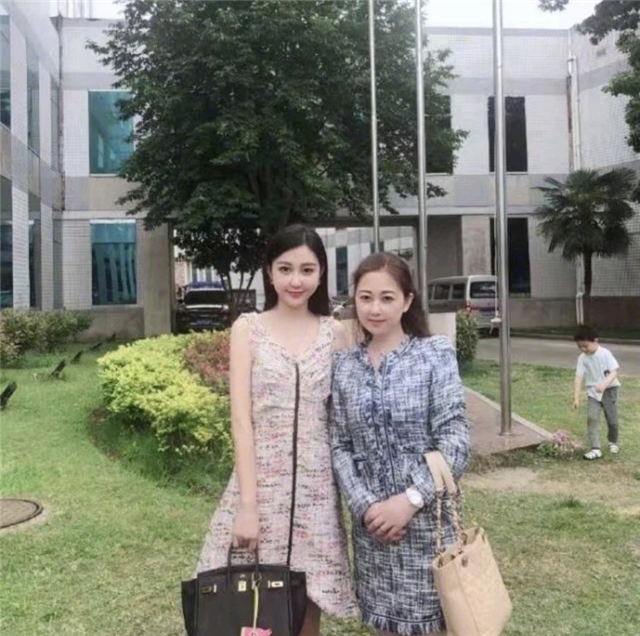 潘玮柏|潘玮柏妻子Luna晒近照，心情大好不受影响，与婆婆同框似姐妹