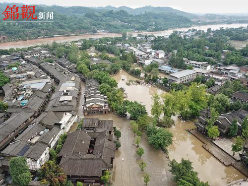 黃龍溪古鎮災後救援與清淤工作正有條不紊地進行