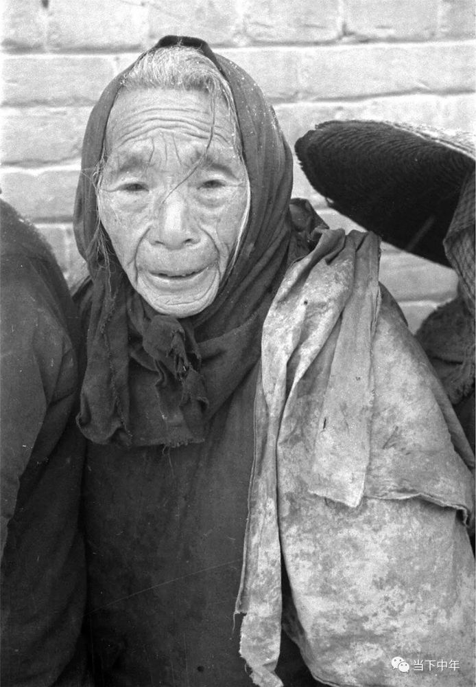 老照片:1942河南大饑荒,真實比電影更讓人震撼03