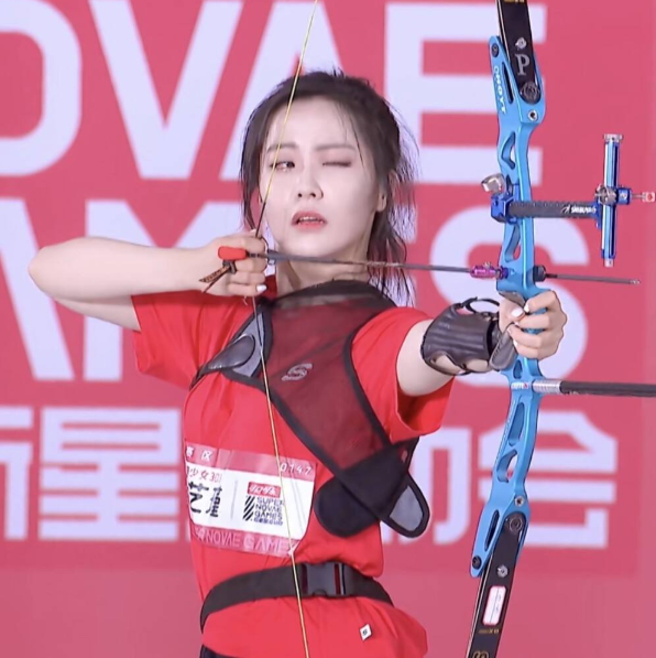 邓亚萍|“小花”有点飘？邓亚萍为其颁奖全程黑脸，不开心全写在脸上