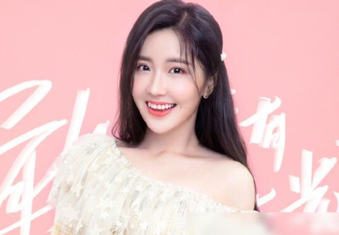 邓亚萍|“小花”有点飘？邓亚萍为其颁奖全程黑脸，不开心全写在脸上