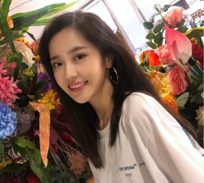 邓亚萍|“小花”有点飘？邓亚萍为其颁奖全程黑脸，不开心全写在脸上
