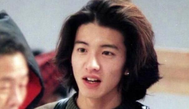他是日本 千年一遇美少年 木村拓哉小师弟 成年后撞脸蔡徐坤 蔡徐坤 山下智久 木村拓哉 日本 娱乐 杰尼斯事务所