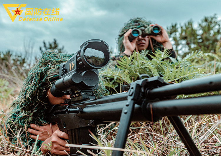 野外驻训场上的摄影评比大赛军人风采一饱眼福