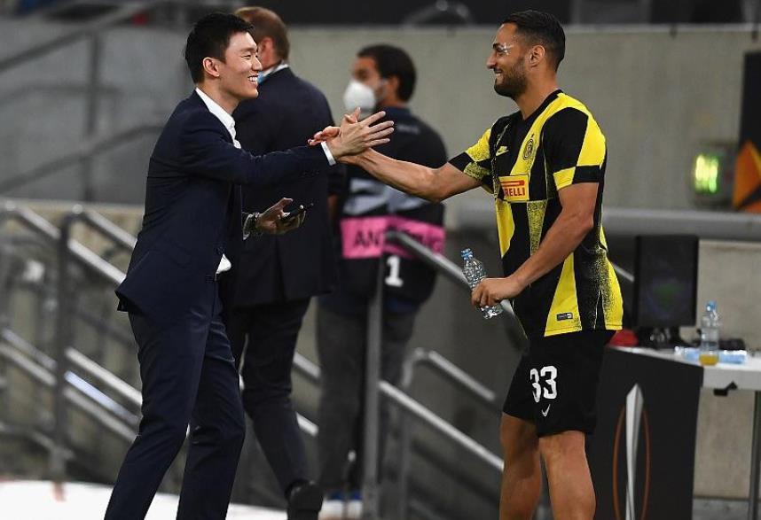 感动张康阳主动拥抱孔蒂两个男人为国米操碎心这一幕想哭