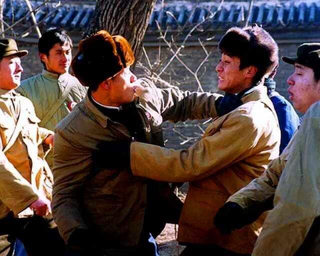 呢大衣|50年代，“豪横”的大院子弟，到底有多幸福