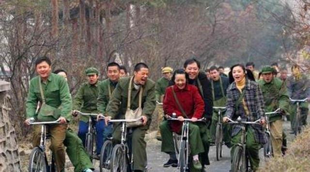 呢大衣|50年代，“豪横”的大院子弟，到底有多幸福