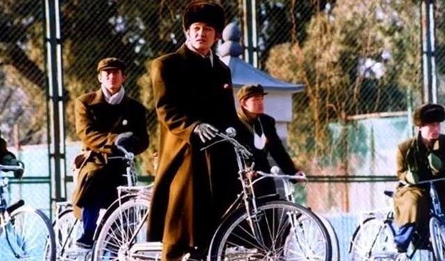 呢大衣|50年代，“豪横”的大院子弟，到底有多幸福