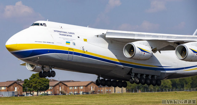 能够近距离观看这样的巨型飞机,一定非常震撼. (来自:hawk26讲武堂)