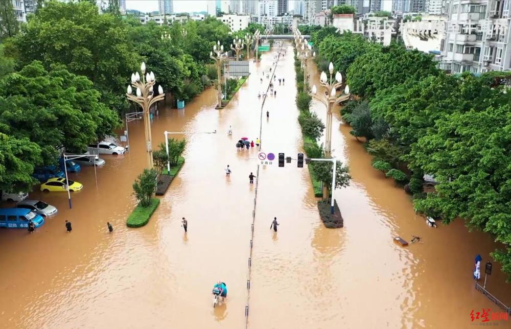 四川乐山城区洪灾严重岷江中游水位正缓慢回落