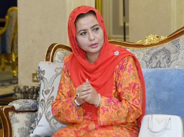 如今61岁的苏丹王后并没有采取医美驻颜,自然老去的她看起来真实美丽