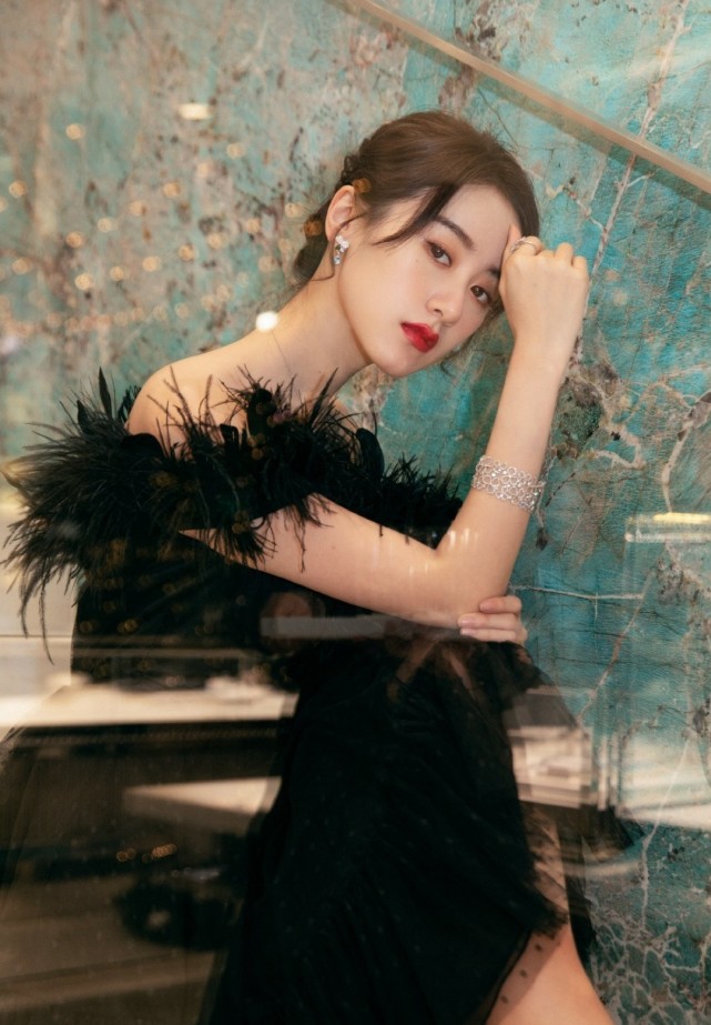 真不愧是仙女袁冰妍穿香槟色礼服裙灵气满满藏不住的少女气质