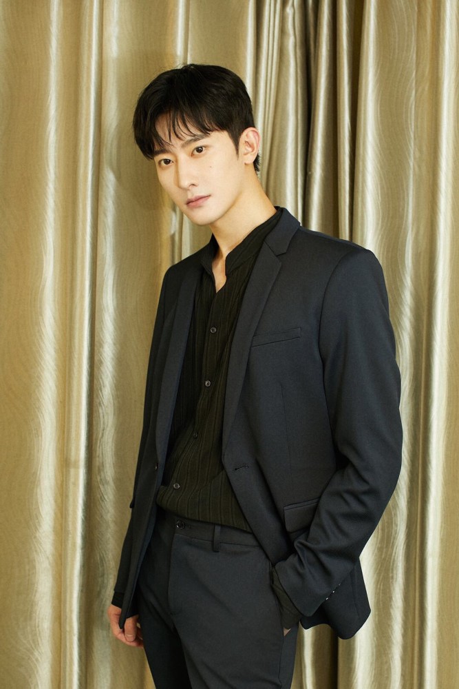 周觅新歌初舞台献唱《全球中文音乐榜上榜》 粉丝直呼"爷青回"