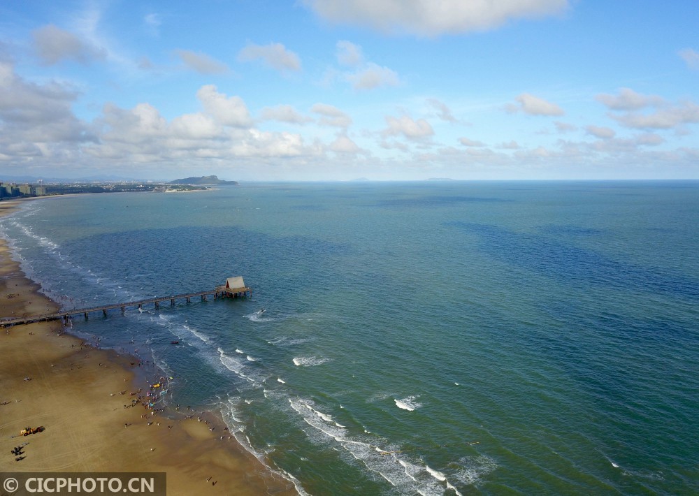 廣東湛江:海邊覓清涼