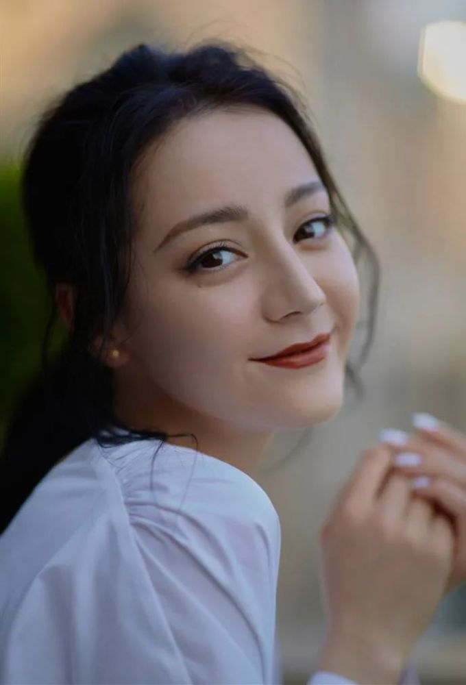 双眼皮贴其实没办法具体推荐哪一个品牌,因为每个人的眼睛形状都不