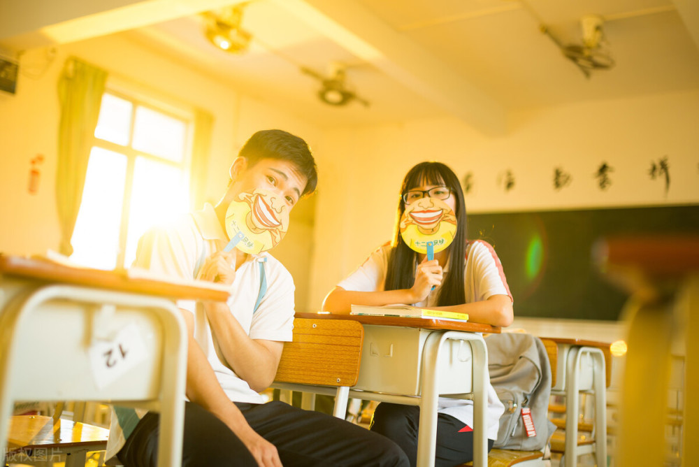 致校园——愿你的孤独,总有人慰藉,愿你爱情,能相伴到老