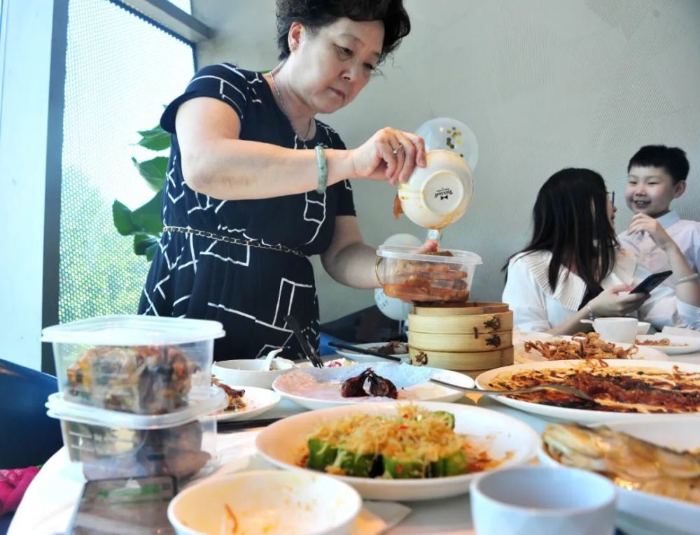 光盘是腔调上海一餐厅吃不完打包免15服务费有的还送抵用券