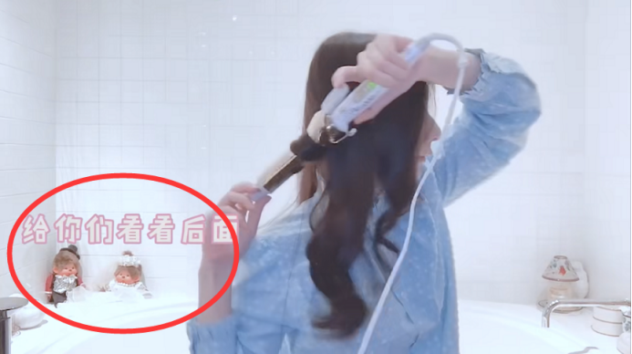 方媛|方媛在线分享美发心得，身后超大浴缸抢镜，情侣玩偶满满少女心