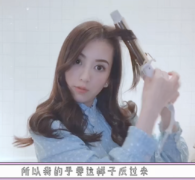 方媛|方媛在线分享美发心得，身后超大浴缸抢镜，情侣玩偶满满少女心
