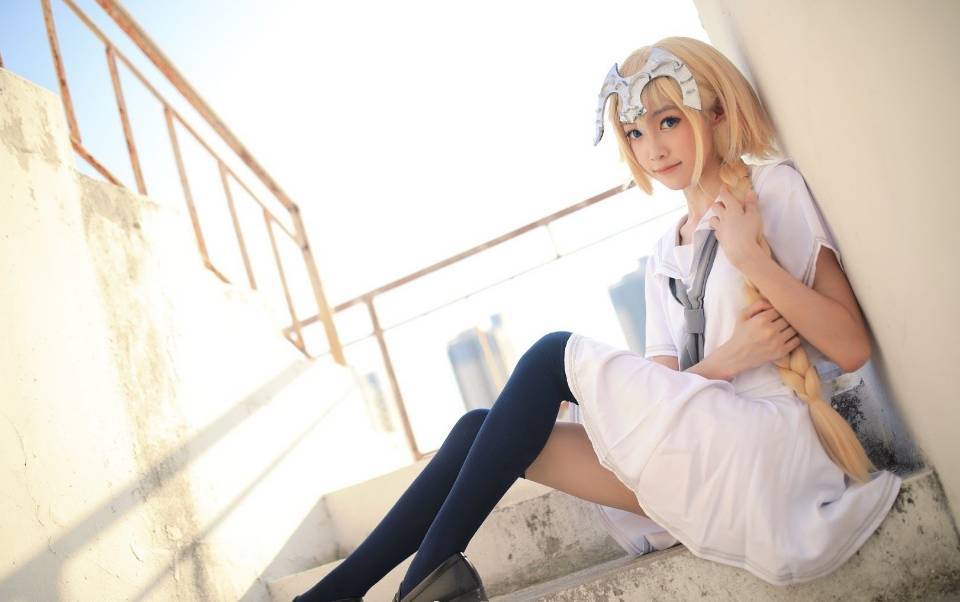 fgo贞德cos,腿袜过膝长辫及腰的jk圣女,想跟村姑当高中同桌!