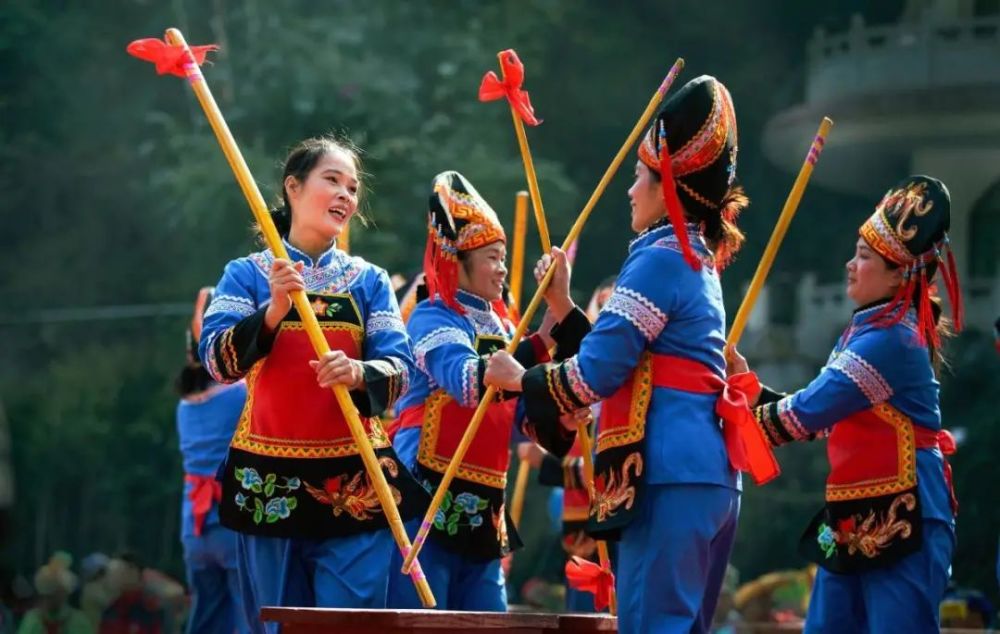 加方扁担舞.黄羽摄