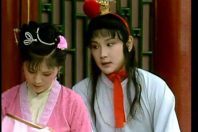 袭人|袭人和宝玉偷试时，谁在门外偷听？一碗牛奶的来龙去脉里有答案