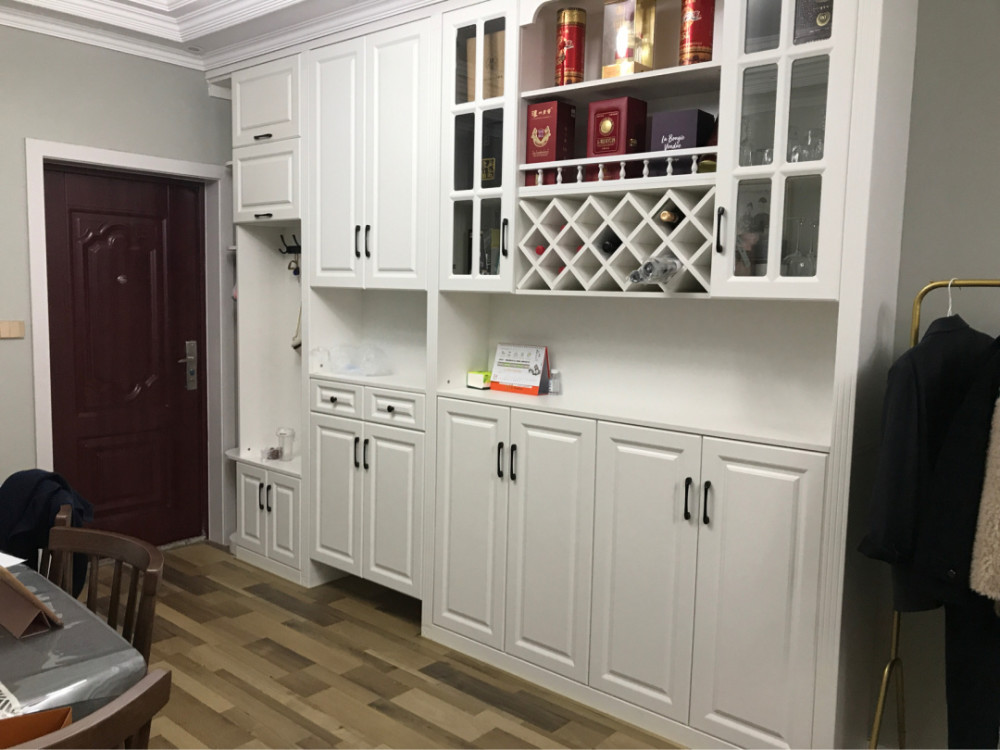 第一套新房鞋柜和酒柜一体的设计很实用石膏线做电视墙很喜欢