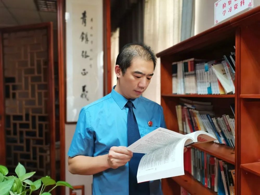 不忘初心勇担当扫黑除恶亮利剑广汉市人民检察院赵明川扫黑除恶先进