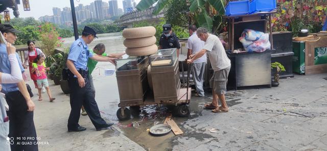 洪峰过境|洪峰过境，沙区警方在行动！