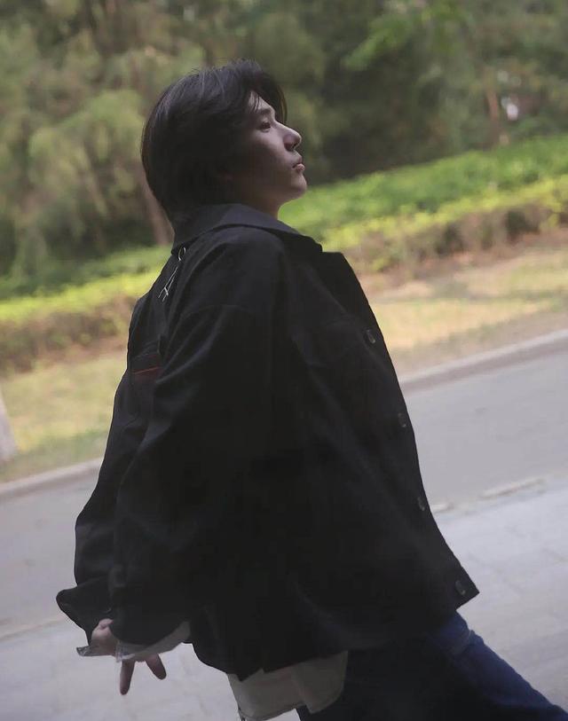 网传撒野主演黑历史被扒颜值变化大疑整容还曾勾搭女网红