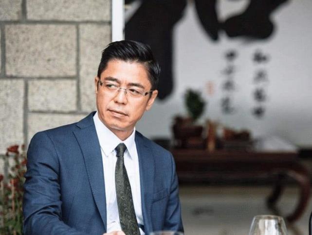 香港六大恶人新合照除了变老还都变和善了张耀扬站c位