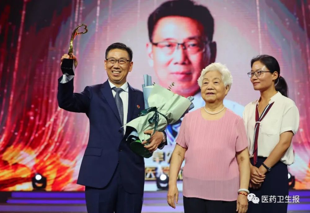 出彩河南人 第二届最美医生揭晓 腾讯新闻