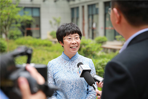 于丹|继于丹之后，又一位国学大师被赶下神坛？网友：大师有点太多了