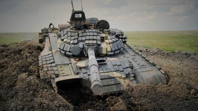 很多国家都装备了前苏联设计制造的 t72 型主战坦克,伊朗陆军也不例外