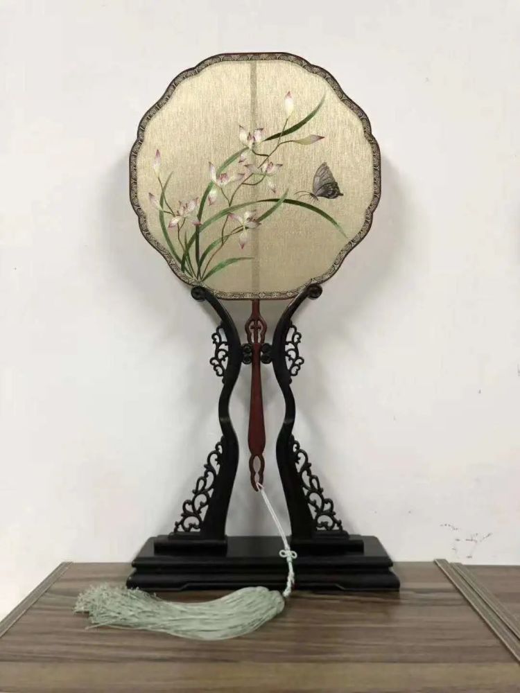 兰花蝴蝶|【精品苏绣欣赏】《兰花蝴蝶》