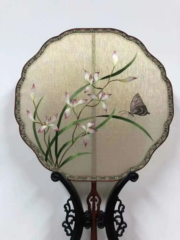 兰花蝴蝶|【精品苏绣欣赏】《兰花蝴蝶》